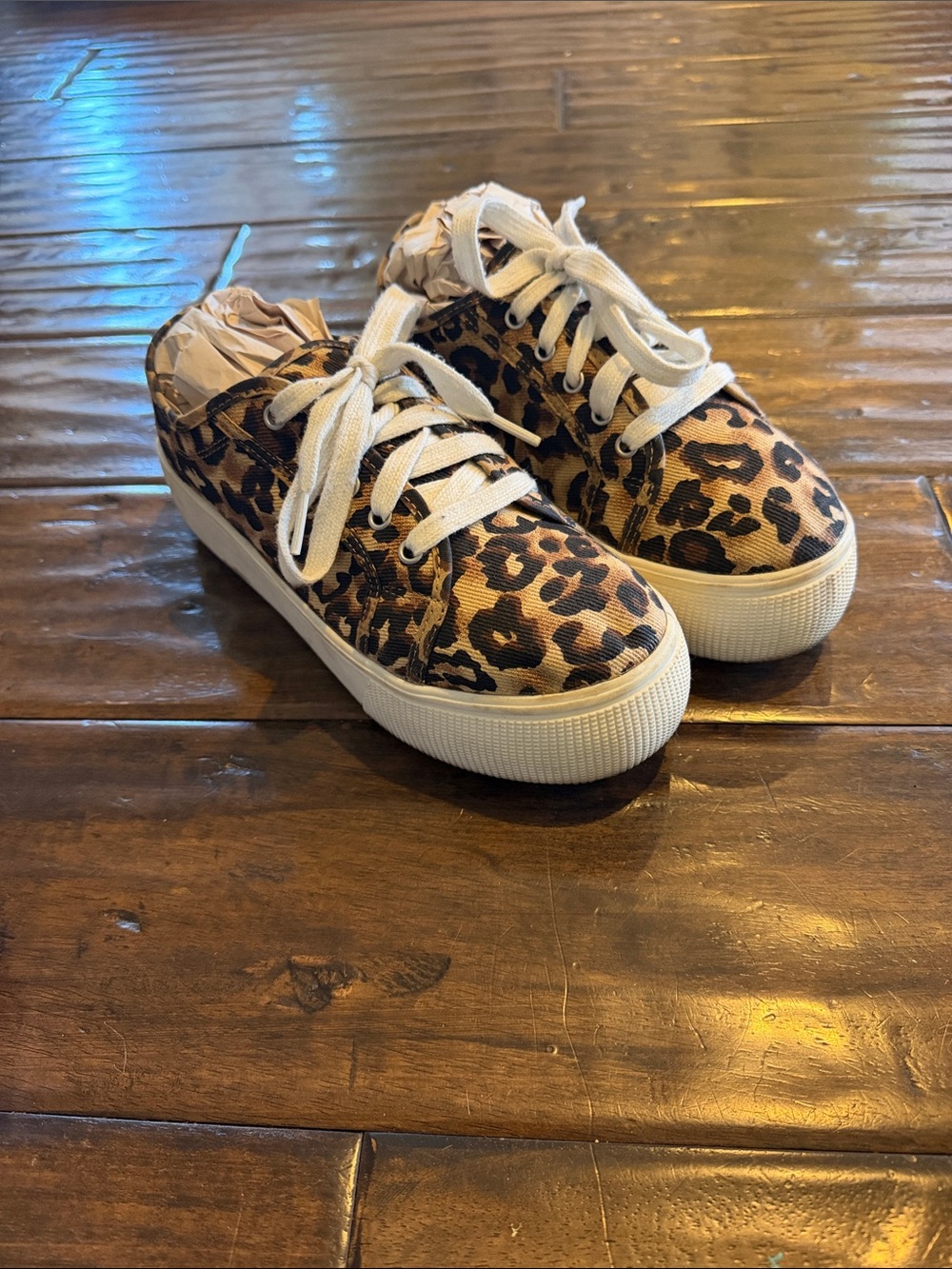 SO® Compelling Women's Platform Sneakers Leopard Size 7.5 Memory Foam Sock